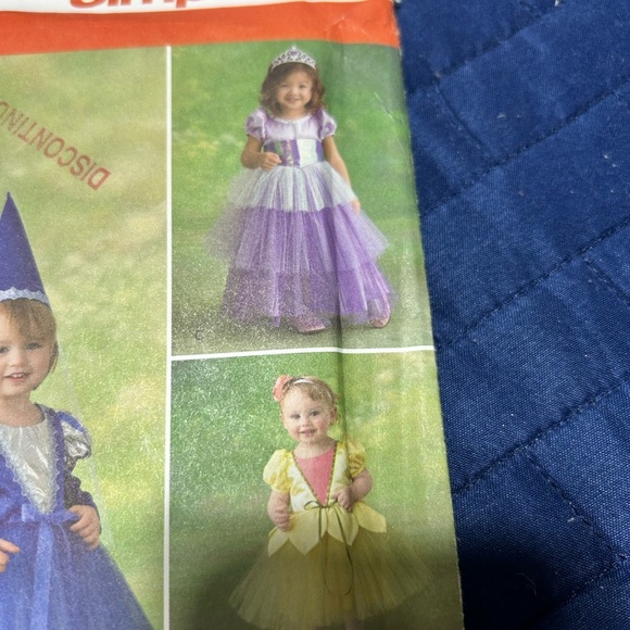 Simplicity 2569  Kids' Costume Pattern - uncut- princesses- queens - Picture 4 of 7